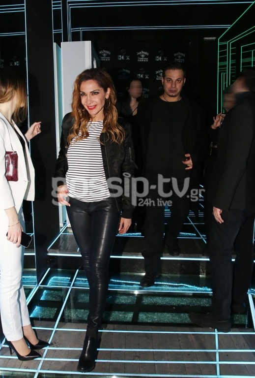 Πρώτη φορά τους βλέπουμε έτσι- Τα «καυτά» φιλιά Βανδή- Ντέμη σε νυχτερινό μαγαζί