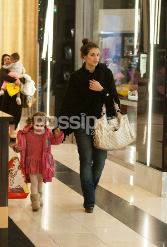 Μαρία Κορινθίου: Χριστουγεννιάτικες αγορές με την κόρη της 