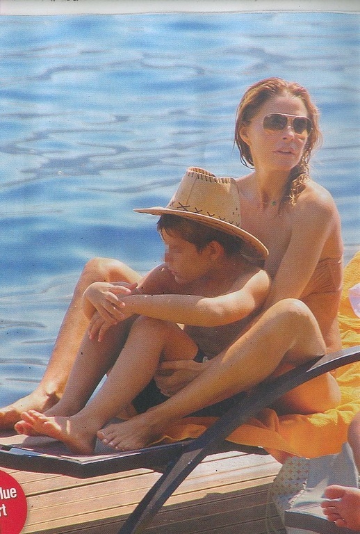 Τζένη Μπαλατσινού: Το διήμερο στον Πόρο με τον άντρα της ζωής της! (φωτό)