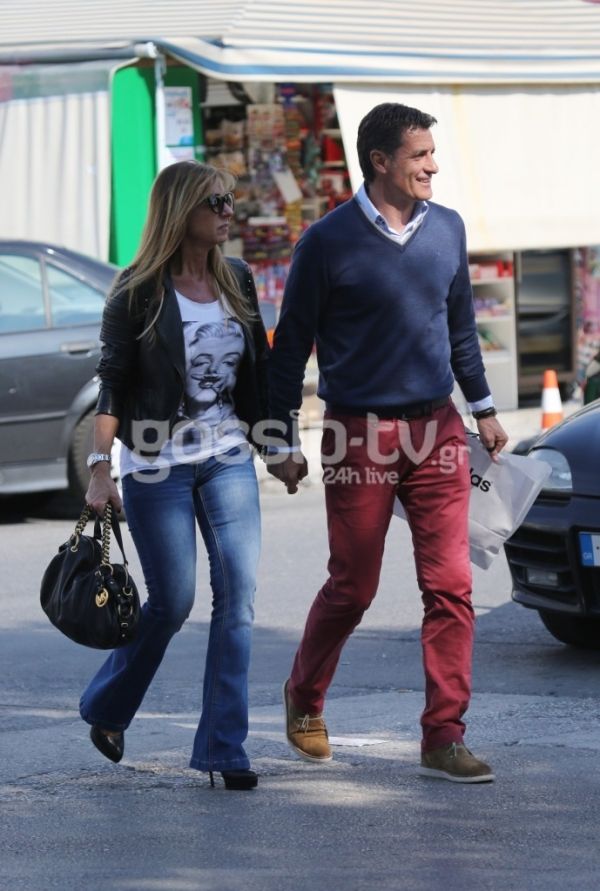 Μίτσελ: Χέρι χέρι με την γυναίκα του στην Γλυφάδα