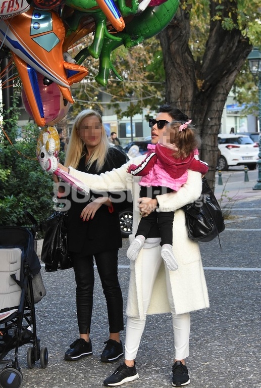 Σίσσυ Φειδά: Η βόλτα με την κόρη της στην Κηφισιά