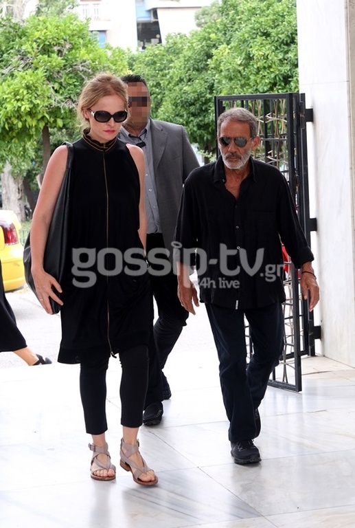 Το τελευταίο «αντίο» στον Μάνο Ελευθερίου