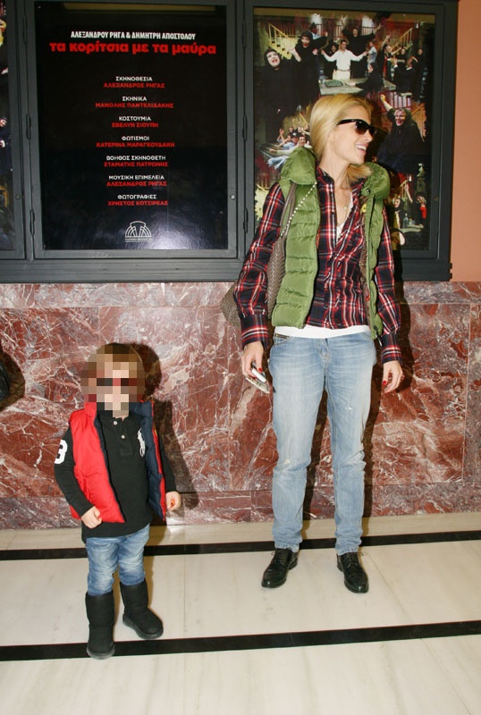 Νίκη Κάρτσωνα: Στο θέατρο με το γιο της