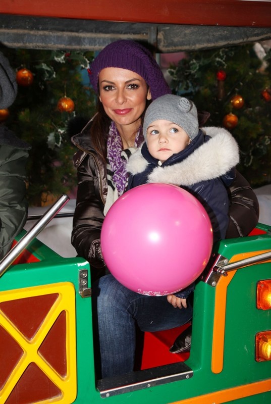 Μπέτυ Μαγγίρα:  Στο λούνα παρκ με την κόρη της, Ανδριάννα