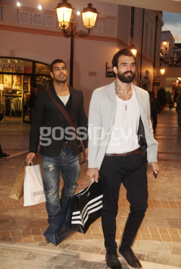 Οι επώνυμοι της σόουμπιζ στη συναυλία με «άρωμα» Χριστουγέννων του Αντώνη Ρέμου