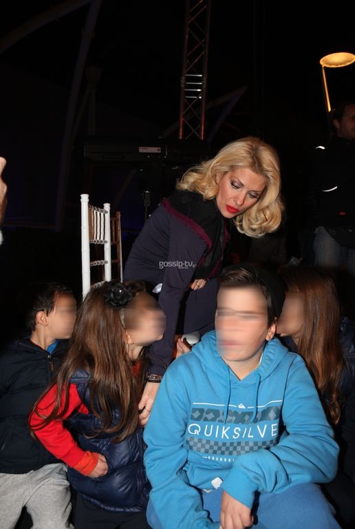 Γιορτινή ημέρα η χθεσινή για την Ελένη! Φωτογραφίες με τα παιδιά και τον αδελφό της