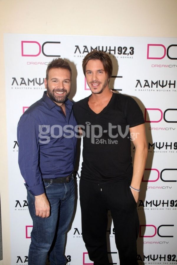 Νίκος Οικονομόπουλος: Ξεσήκωσε με το live του