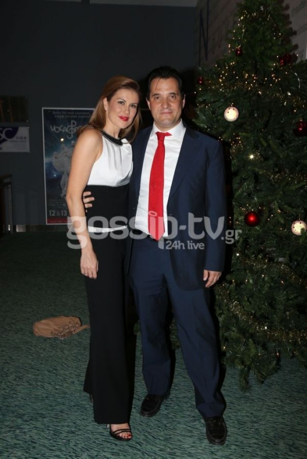 Λοτσάρη-Μανωλίδου: «Μάγεψαν» τους επώνυμους της σόουμπιζ με τις χριστουγεννιάτικες μελωδίες τους