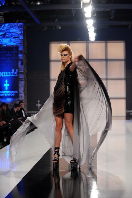 Λαμπερή επίδειξη μόδας από τον Χριστόφορο Κοτέντο