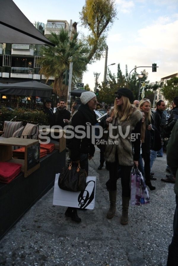 Μαρία Λουΐζα Βούρου: Βόλτα στη Γλυφάδα 