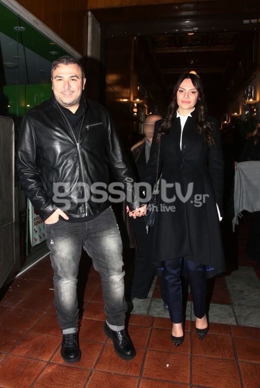 Ρέμος-Μπόσνιακ: Αγκαλιά έξω από το θέατρο