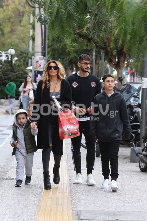 Αγγελική Ηλιάδη-Σάββας Γκέντσογλου: Βόλτα στη λιακάδα με τα παιδιά! 