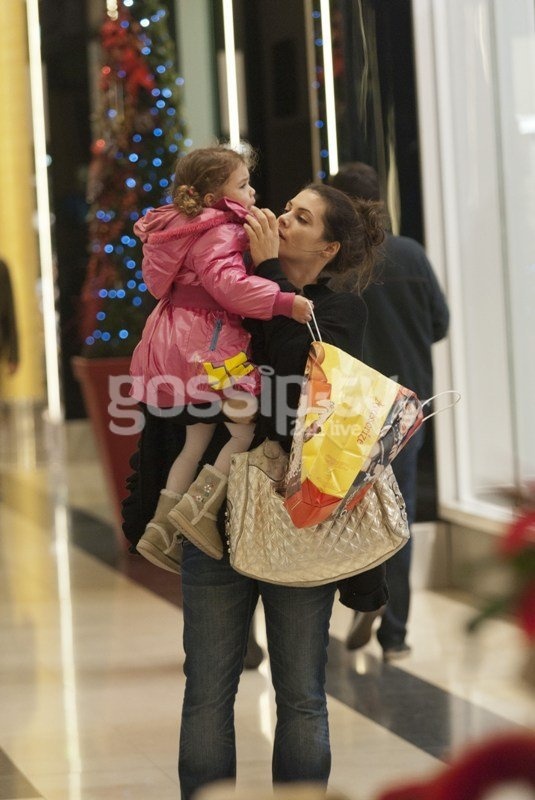 Μαρία Κορινθίου: Χριστουγεννιάτικες αγορές με την κόρη της 