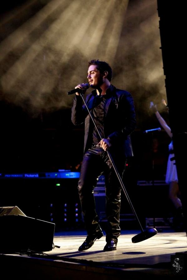 Το φωτογραφικό υλικό της συναυλίας του Μιχάλη Χατζηγιάννη στην Ευρώπη