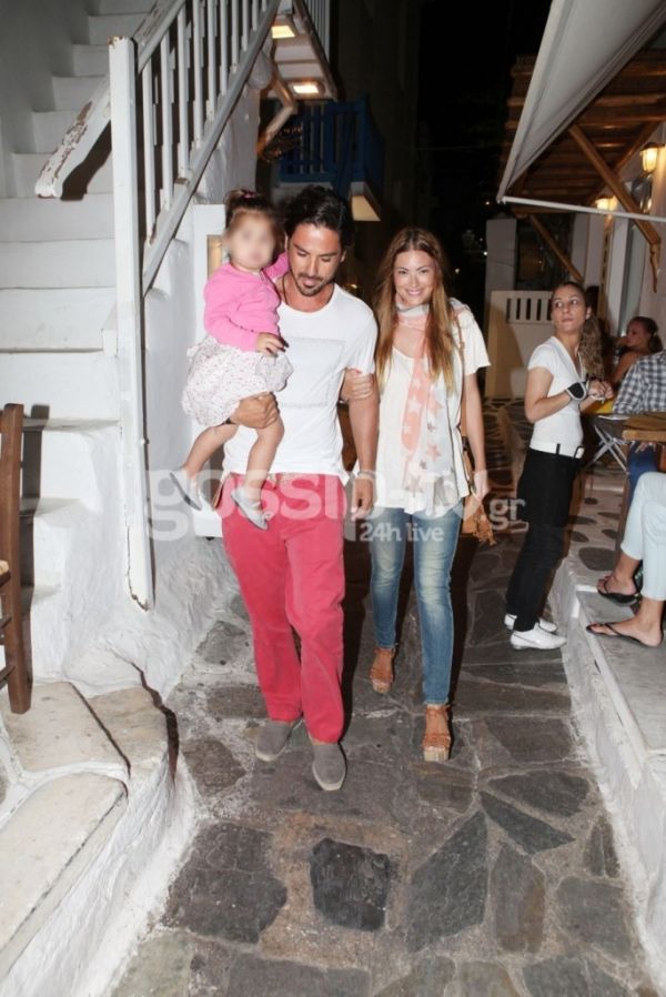 Καμπούρη-Ταρασιάδης: Ευτυχισμένες οικογενειακές στιγμές στην Μύκονο