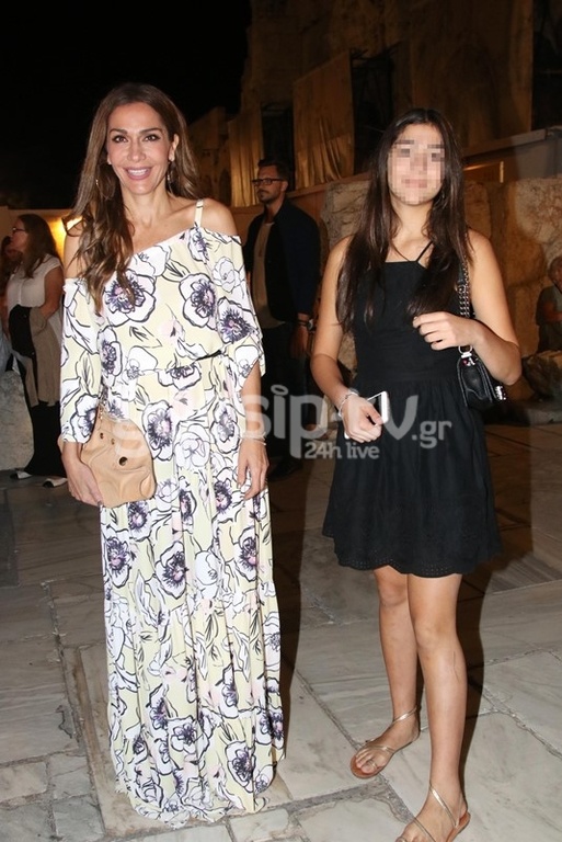 Η Δέσποινα Βανδή το βράδυ του Σαββάτου πήγε στο Ηρώδειο μαζί με την κόρη της, Μελίνα. 