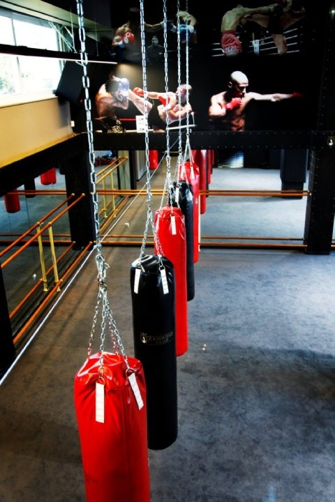 Στα «άδυτα» του γυμναστηρίου kick boxing του Μιχάλη Ζαμπίδη