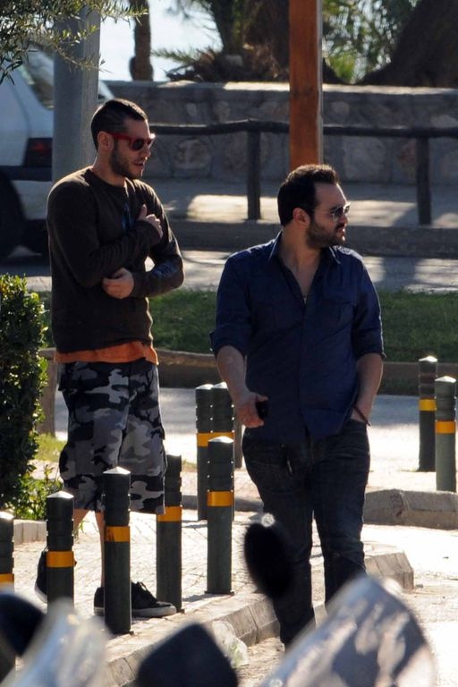 Με νέο λούκ εμφανίστηκε στη Βουλιαγμένη ο Πάρης Κασιδόκωστας