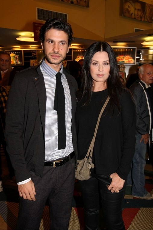 Το μήλο κάτω από τη μηλιά