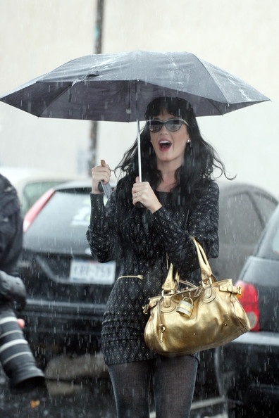 Οι σταρ με το αγαπημένο τους αξεσουάρ, την ομπρέλα