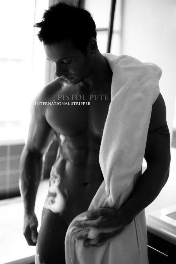 Ο ομογενής στρίπερ και η… πίστη του στον Θεό