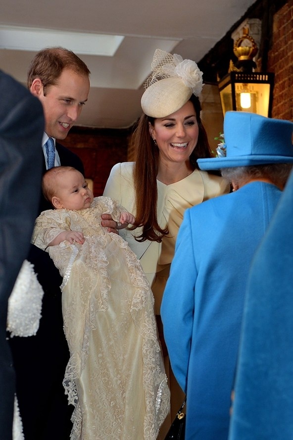 Οι πρώτες φωτογραφίες από την βάφτιση του πρίγκιπα George 