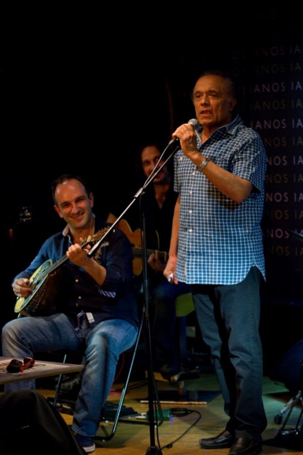 «Αntitheseis» από τον Μίκη Θεοδωράκη και τον Θανάση Βασιλά 