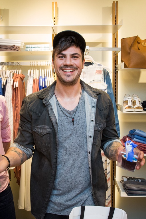 ΑΚΗΣ ΠΕΤΡΕΤΖΙΚΗΣ  