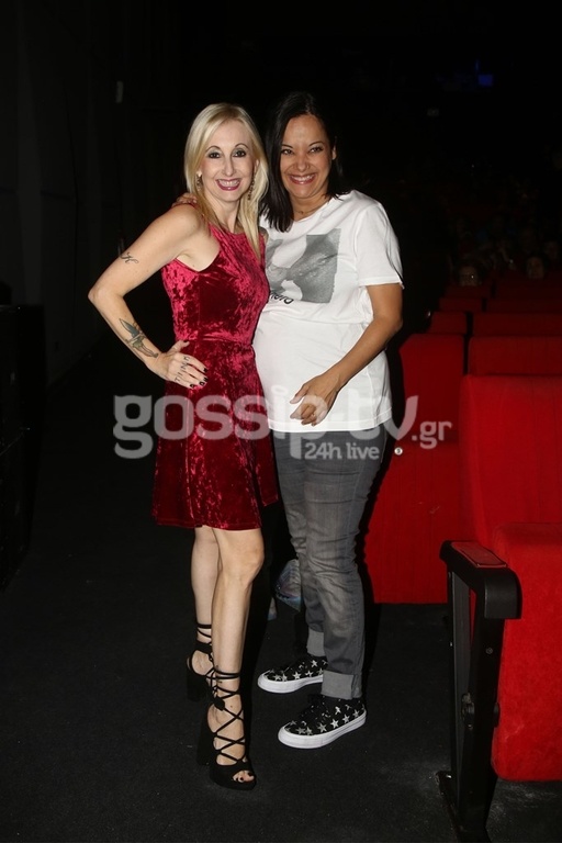 Έξοδος στο θέατρο για την εγκυμονούσα Κατερίνα Τσάβαλου