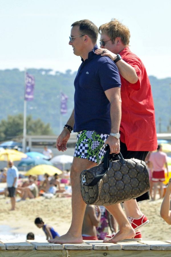 Με τον άντρα του στο Saint Tropez 