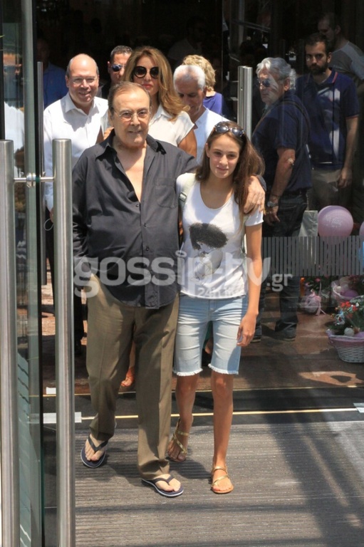 Ο Τόλης Βοσκόπουλος πήρε εξιτήριο από το Ιατρικό Κέντρο