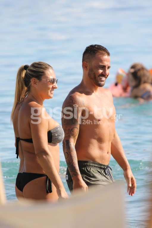 Fabio Cannavaro: Αγκαλιές με την σύζυγό του στην Μύκονο