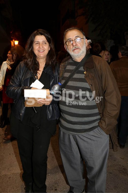 Σπάνια εμφάνιση: Ο Θάνος Μικρούτσικος με τη σύζυγό του