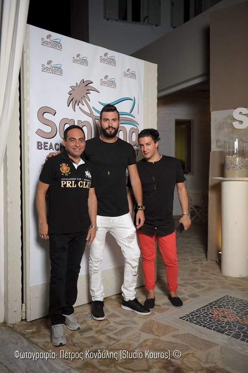 Η βραδινή έξοδος της Ελένης με τους συνεργάτες της