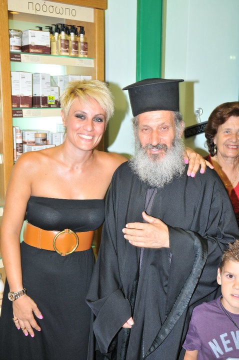 Η Ελεονώρα Μελέτη στα εγκαίνια γνωστής εταιρίας καλλυντικών.