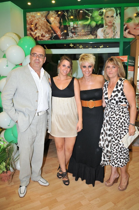 Η Ελεονώρα Μελέτη στα εγκαίνια γνωστής εταιρίας καλλυντικών.