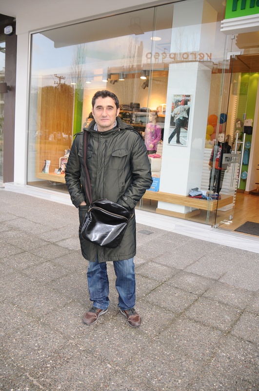 Ερνέστο Βαλβέρδε: Βόλτα στην Γλυφάδα με φίλους