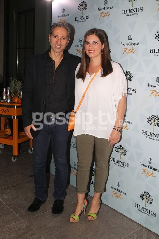 Πανέμορφη η σύζυγος Έλληνα τραγουδιστή