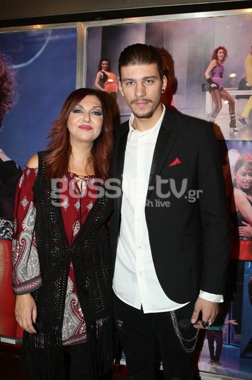 Πρεμιέρα «80΄s the musical»: Η σέξι Φουρέιρα, η εντυπωσιακή Καίτη και ο... έφηβος Γαρδέλης!