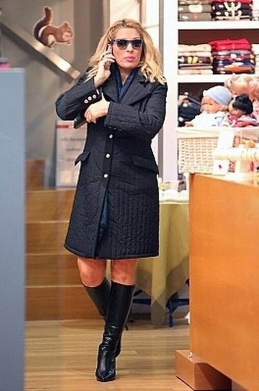 Ελένη Μενεγάκη Η Ελένη Μενεγάκη, είναι super stylish, ό,τι κι αν φορά. Το παλτό που φορά στη συγκεκριμένη της εμφάνιση, μπήκε ήδη στη wishlist μας!