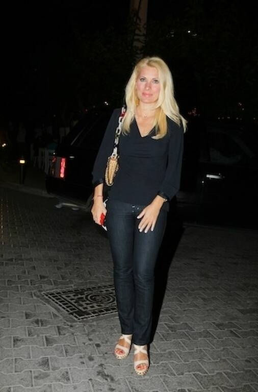 Ελένη Μενεγάκη Casual chic ύφος για την παρουσιάστρια, η οποία μας εντυπωσίασε με τα αξεσουάρ της και ιδιαίτερα με τη μοναδική της τσάντα.

