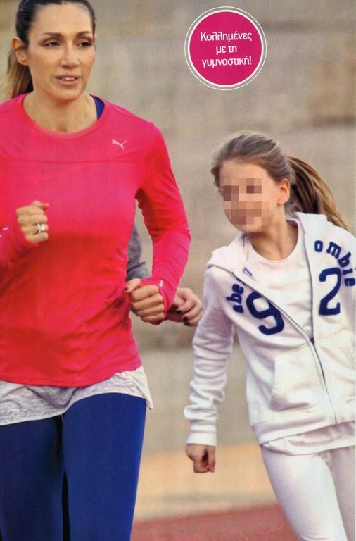 Ελένη Πετρουλάκη: Γυμναστική με τα παιδιά της