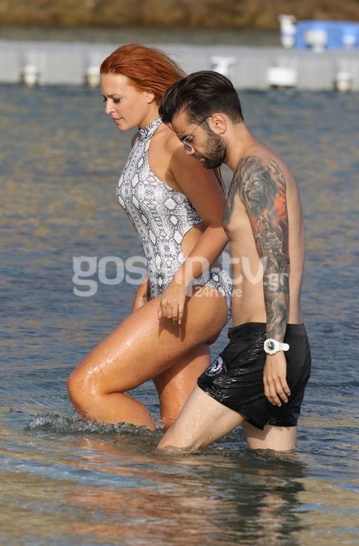 Χρηστίδου-Μαραντίνης: Έβαλαν φωτιά στη Μύκονο