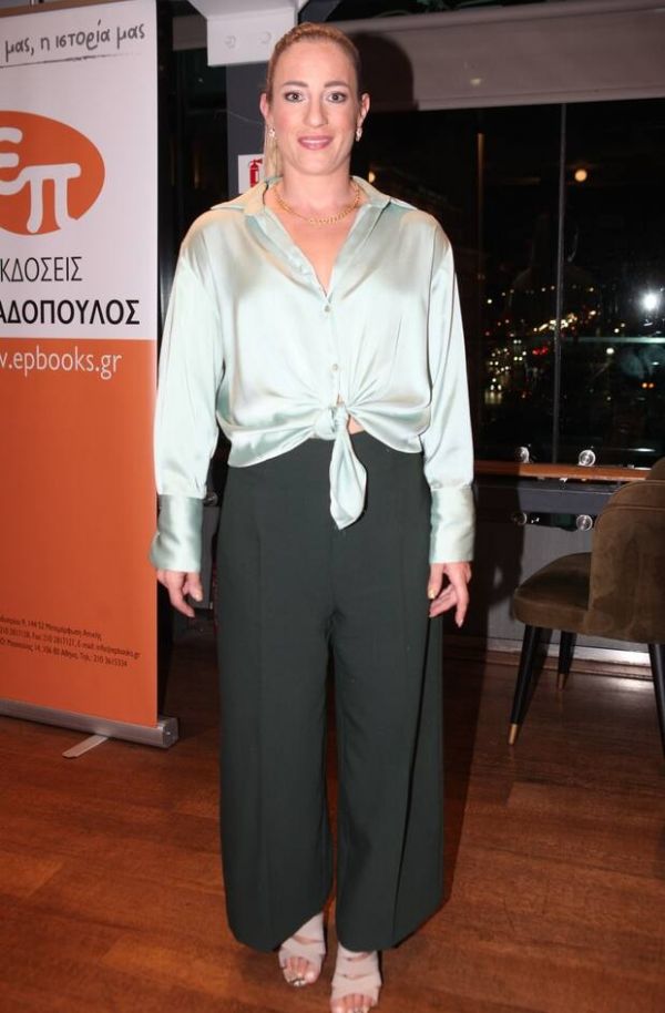 ΑΦΡΟΔΙΤΗ ΣΚΑΦΙΔΑ Δεν ήταν κακό, δεν ήταν και καλό, ήταν απλώς αδιάφορο το outfit που διάλεξες Αφροδίτη μου. Και τα παπούτσια καλύτερα να κάνω ότι δεν τα είδα.