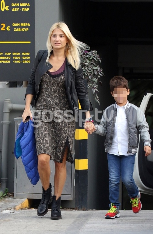 Σκορδά: Στην Γλυφάδα με τον γιο της λίγο πριν την ανακοίνωση του διαζυγίου 