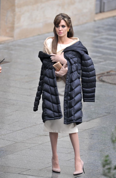 Ποιος είναι ο μυστηριώδης κύριος που φροντίζει την Angelina;