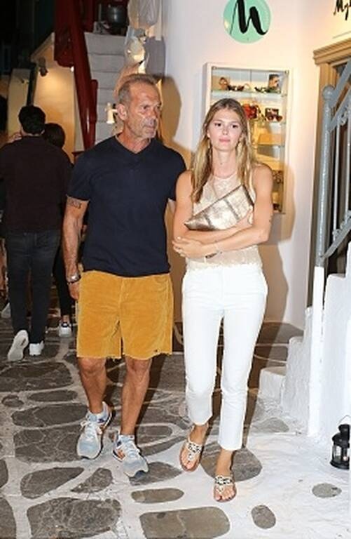 Αμαλία Κωστοπούλου Λάτρης του minimal στυλ, ποτέ δεν κάνει υπερβολές στο ντύσιμό της. Αυτή της η εμφάνιση μας άρεσε πολύ!