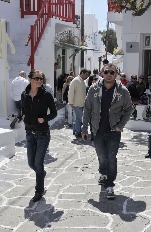 Δείτε τις πρώτες φωτογραφίες από το Πάσχα επωνύμων στη Μύκονο (Part 1)