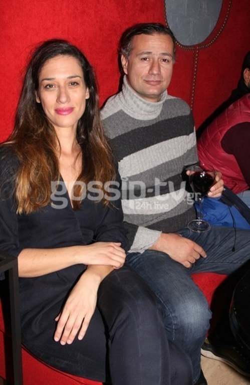 Χαμόγελα ευτυχίας και λαμπερές παρουσίες στην επίσημη πρεμιέρα του έργου «Χορεύοντας στο σκοτάδι»