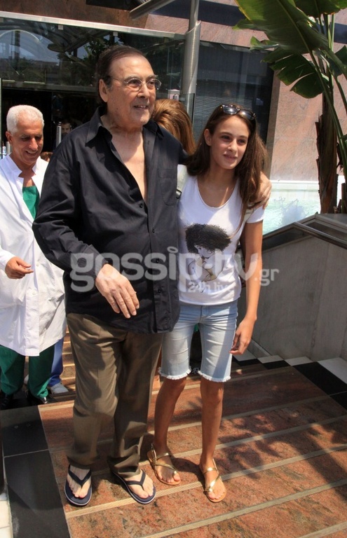 Ο Τόλης Βοσκόπουλος πήρε εξιτήριο από το Ιατρικό Κέντρο